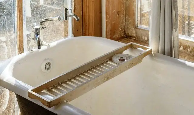 How to make a dull acrylic bathtub shine